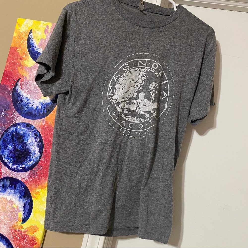 🎉5/$15 CLEAR OUT SALE!🎉 Magnolia Grey Tee